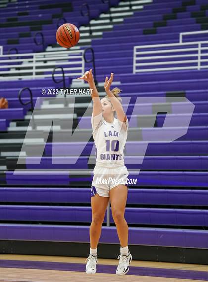 Thumbnail 3 in Avon vs. Ben Davis (Ben Davis Holiday Classic) photogallery.