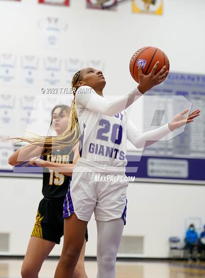 Thumbnail 1 in Avon vs. Ben Davis (Ben Davis Holiday Classic) photogallery.