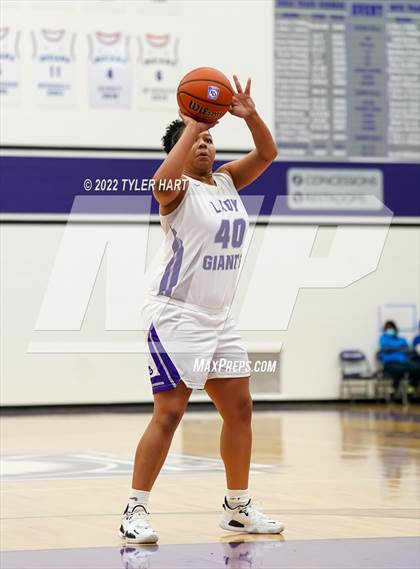 Thumbnail 3 in Avon vs. Ben Davis (Ben Davis Holiday Classic) photogallery.