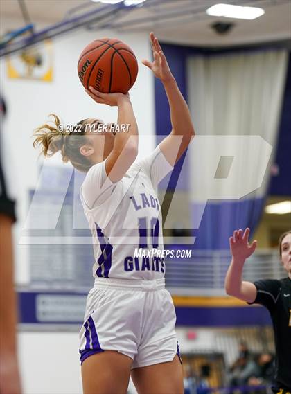 Thumbnail 2 in Avon vs. Ben Davis (Ben Davis Holiday Classic) photogallery.