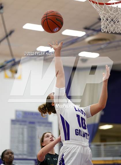 Thumbnail 3 in Avon vs. Ben Davis (Ben Davis Holiday Classic) photogallery.