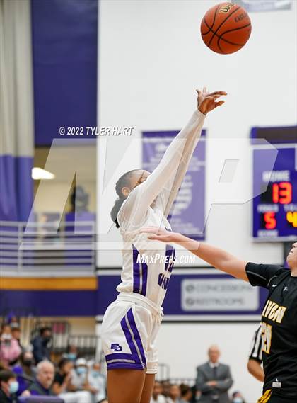 Thumbnail 1 in Avon vs. Ben Davis (Ben Davis Holiday Classic) photogallery.