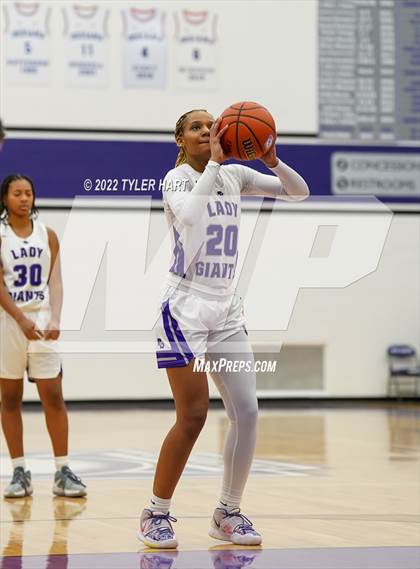 Thumbnail 3 in Avon vs. Ben Davis (Ben Davis Holiday Classic) photogallery.