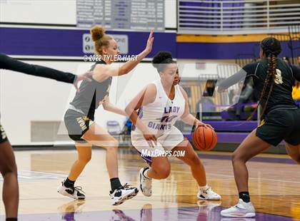 Thumbnail 3 in Avon vs. Ben Davis (Ben Davis Holiday Classic) photogallery.