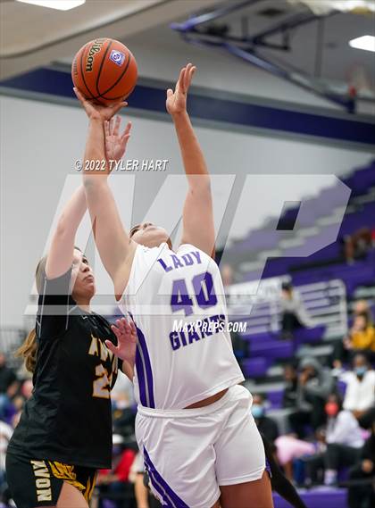 Thumbnail 1 in Avon vs. Ben Davis (Ben Davis Holiday Classic) photogallery.