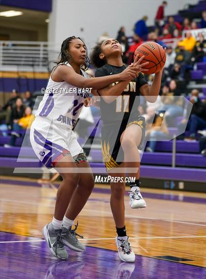 Thumbnail 1 in Avon vs. Ben Davis (Ben Davis Holiday Classic) photogallery.