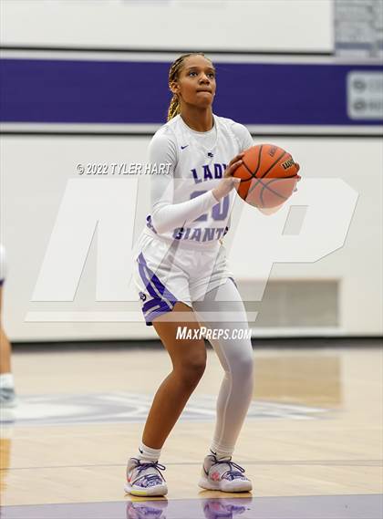 Thumbnail 3 in Avon vs. Ben Davis (Ben Davis Holiday Classic) photogallery.