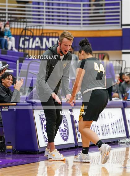 Thumbnail 2 in Avon vs. Ben Davis (Ben Davis Holiday Classic) photogallery.