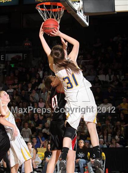 Thumbnail 1 in Simla vs. Pawnee (CHSAA 1A Final Four) photogallery.