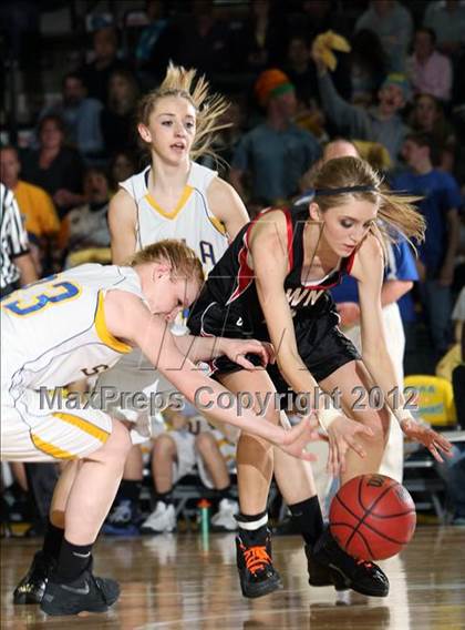 Thumbnail 2 in Simla vs. Pawnee (CHSAA 1A Final Four) photogallery.