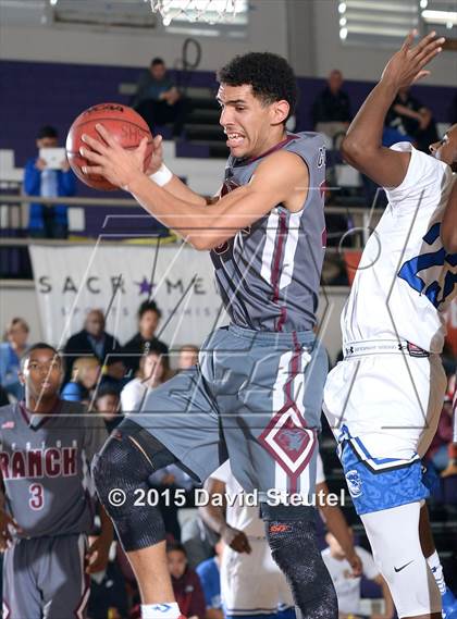 Thumbnail 1 in Weston Ranch vs. Capital Christian (St. Hope Elite Classic) photogallery.