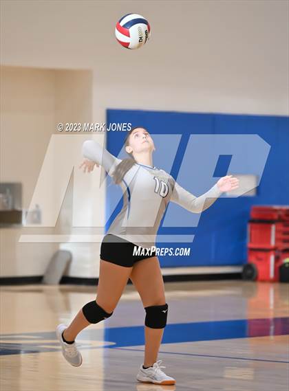 Thumbnail 2 in Phoenix Country Day vs. Sedona Red Rock photogallery.