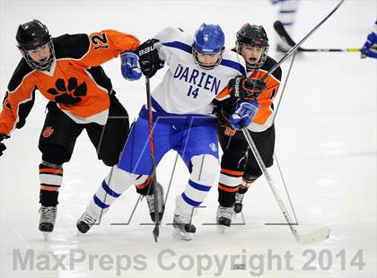Thumbnail 3 in Darien vs. Ridgefield/Immaculate (FCIAC Final)  photogallery.