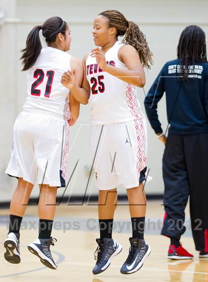 Thumbnail 1 in Stevens vs. Warren photogallery.
