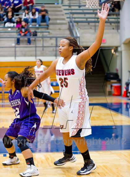 Thumbnail 3 in Stevens vs. Warren photogallery.