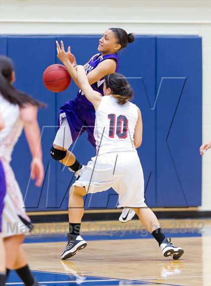 Thumbnail 3 in Stevens vs. Warren photogallery.