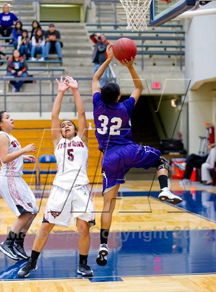 Thumbnail 1 in Stevens vs. Warren photogallery.