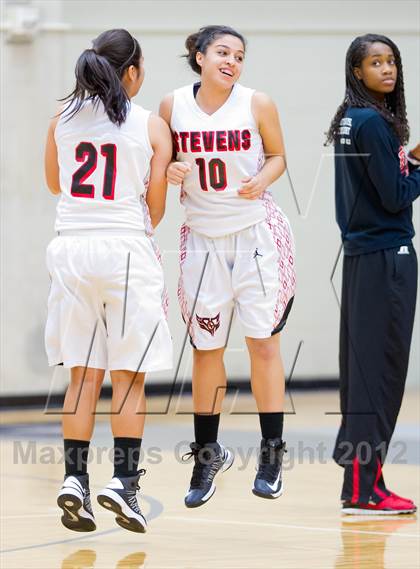 Thumbnail 3 in Stevens vs. Warren photogallery.