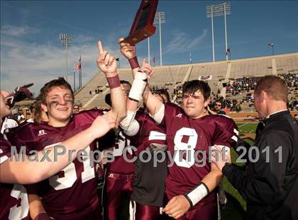 Thumbnail 2 in Ayden-Grifton vs. Swain County  (NCHSAA 1A Final) photogallery.