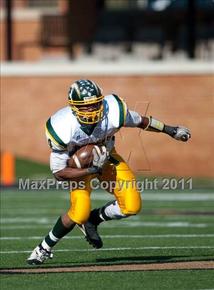 Thumbnail 3 in Ayden-Grifton vs. Swain County  (NCHSAA 1A Final) photogallery.