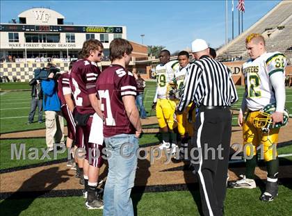 Thumbnail 2 in Ayden-Grifton vs. Swain County  (NCHSAA 1A Final) photogallery.