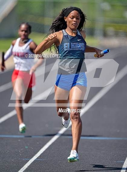 Thumbnail 1 in UIL 6A Track & Field Area 21&22 (4x200M Relay) photogallery.
