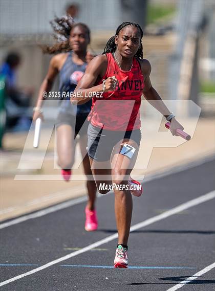 Thumbnail 3 in UIL 6A Track & Field Area 21&22 (4x200M Relay) photogallery.