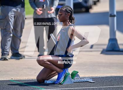Thumbnail 1 in UIL 6A Track & Field Area 21&22 (4x200M Relay) photogallery.
