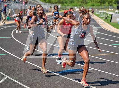 Thumbnail 2 in UIL 6A Track & Field Area 21&22 (4x200M Relay) photogallery.