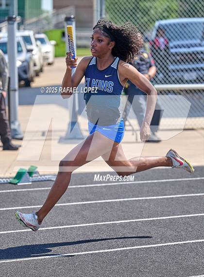 Thumbnail 2 in UIL 6A Track & Field Area 21&22 (4x200M Relay) photogallery.