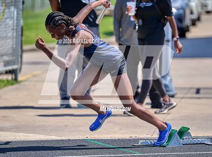 Thumbnail 2 in UIL 6A Track & Field Area 21&22 (4x200M Relay) photogallery.