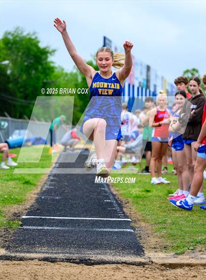 Thumbnail 2 in 3A District Track Meet @ Mountain Home photogallery.