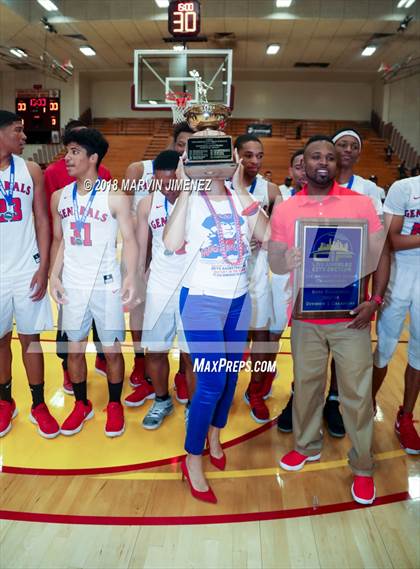 Thumbnail 3 in George Washington Prep vs. University (CIF D1 Final) photogallery.
