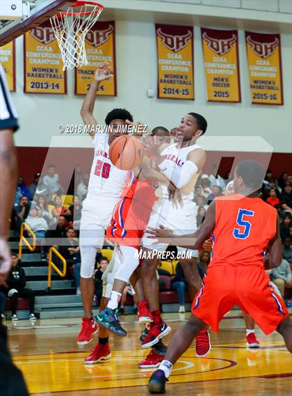 Thumbnail 2 in George Washington Prep vs. University (CIF D1 Final) photogallery.