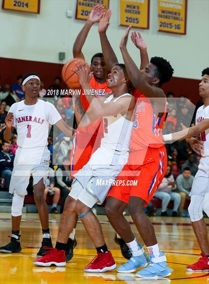 Thumbnail 2 in George Washington Prep vs. University (CIF D1 Final) photogallery.