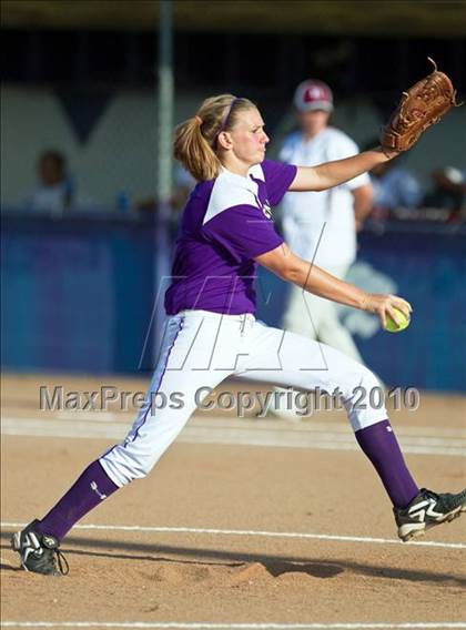 Thumbnail 3 in Reagan vs Angleton (Region III-4A Area Playoffs - Game 2) photogallery.