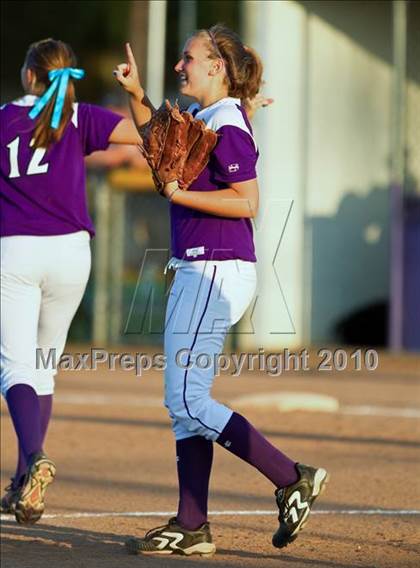 Thumbnail 1 in Reagan vs Angleton (Region III-4A Area Playoffs - Game 2) photogallery.