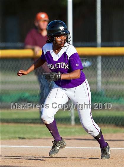 Thumbnail 3 in Reagan vs Angleton (Region III-4A Area Playoffs - Game 2) photogallery.