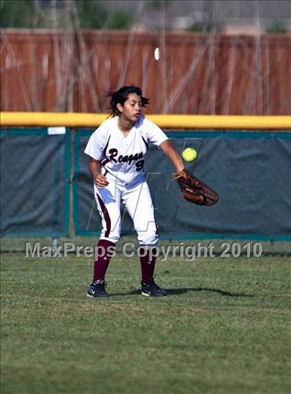 Thumbnail 3 in Reagan vs Angleton (Region III-4A Area Playoffs - Game 2) photogallery.