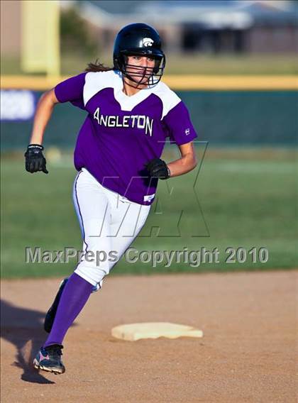 Thumbnail 2 in Reagan vs Angleton (Region III-4A Area Playoffs - Game 2) photogallery.