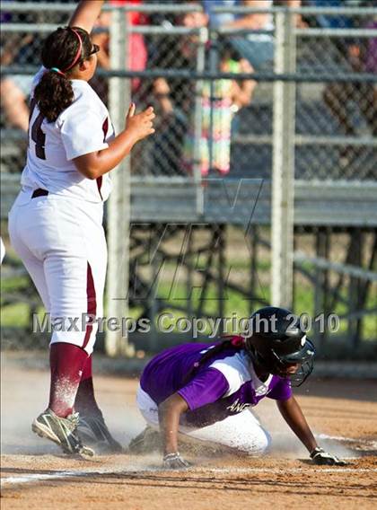 Thumbnail 1 in Reagan vs Angleton (Region III-4A Area Playoffs - Game 2) photogallery.