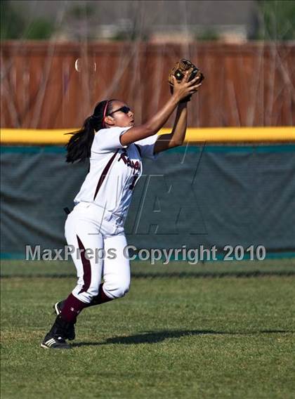 Thumbnail 2 in Reagan vs Angleton (Region III-4A Area Playoffs - Game 2) photogallery.