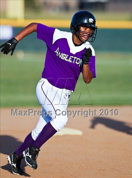 Thumbnail 3 in Reagan vs Angleton (Region III-4A Area Playoffs - Game 2) photogallery.
