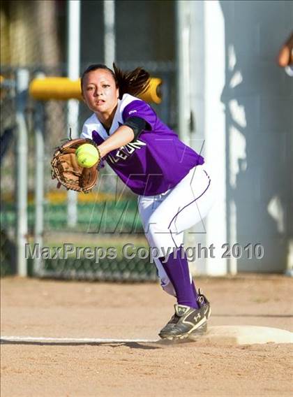 Thumbnail 1 in Reagan vs Angleton (Region III-4A Area Playoffs - Game 2) photogallery.