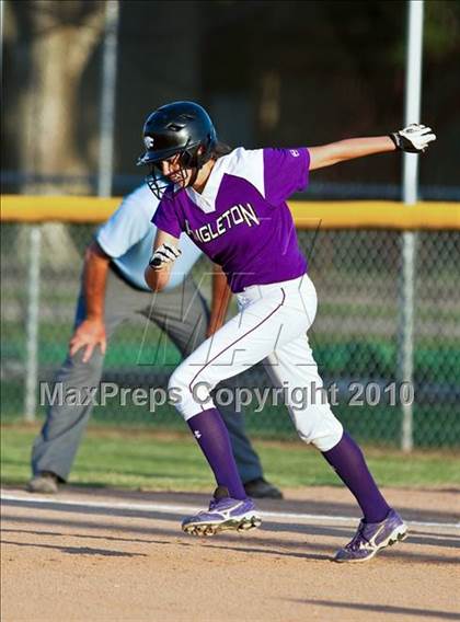 Thumbnail 3 in Reagan vs Angleton (Region III-4A Area Playoffs - Game 2) photogallery.