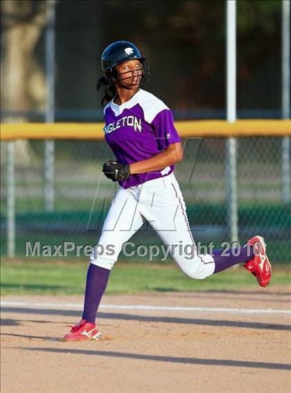 Thumbnail 1 in Reagan vs Angleton (Region III-4A Area Playoffs - Game 2) photogallery.