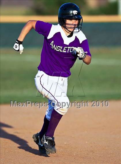 Thumbnail 3 in Reagan vs Angleton (Region III-4A Area Playoffs - Game 2) photogallery.