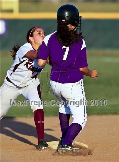 Thumbnail 2 in Reagan vs Angleton (Region III-4A Area Playoffs - Game 2) photogallery.
