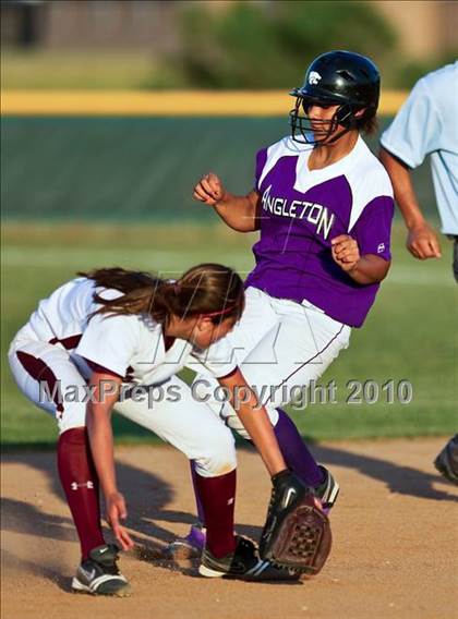 Thumbnail 2 in Reagan vs Angleton (Region III-4A Area Playoffs - Game 2) photogallery.