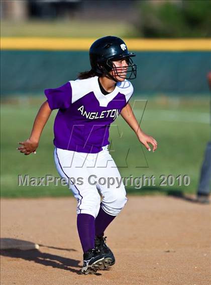 Thumbnail 3 in Reagan vs Angleton (Region III-4A Area Playoffs - Game 2) photogallery.